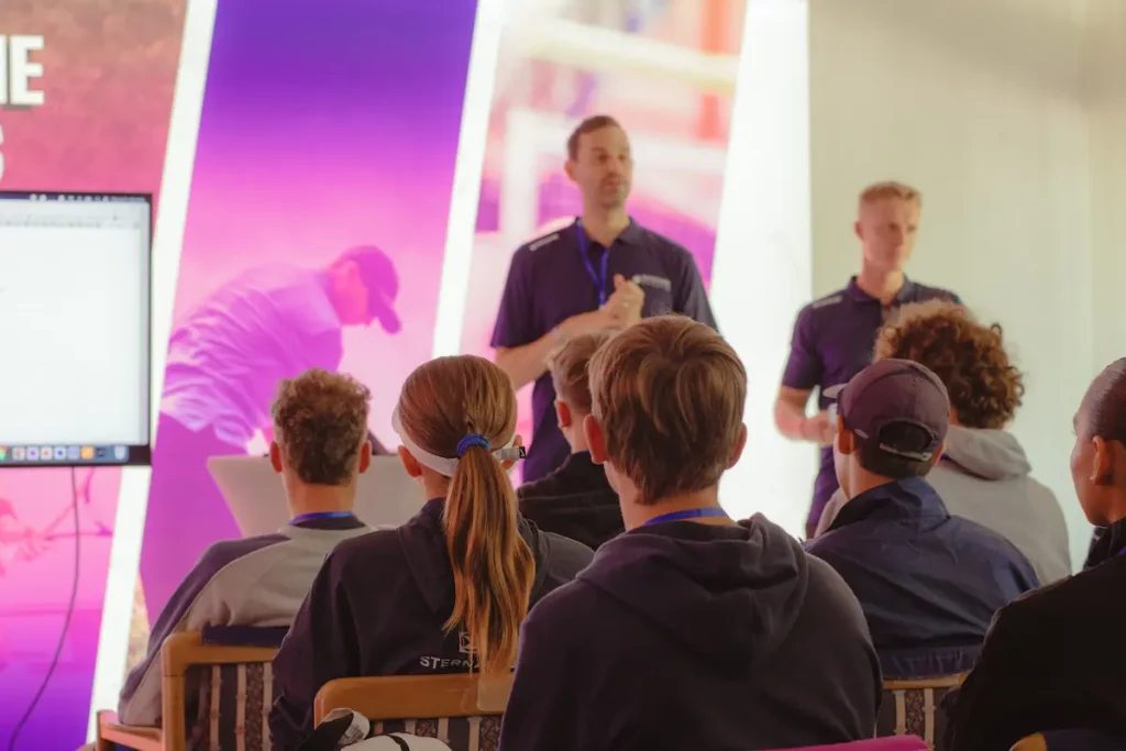 Informasjonsøkt med KS-eksperter under Keystone Sports College Tennis Showcase.