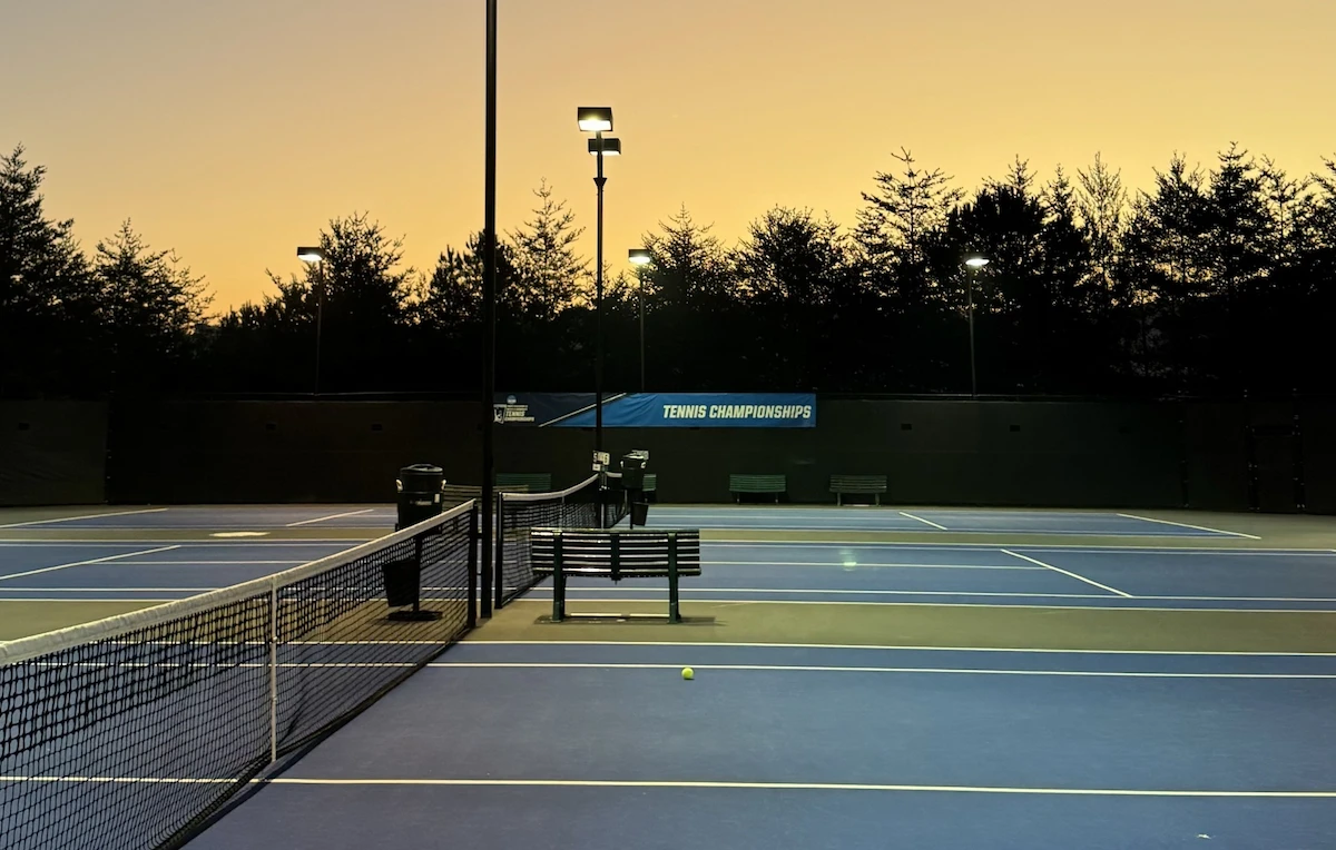 Tennisbane på høyskolen