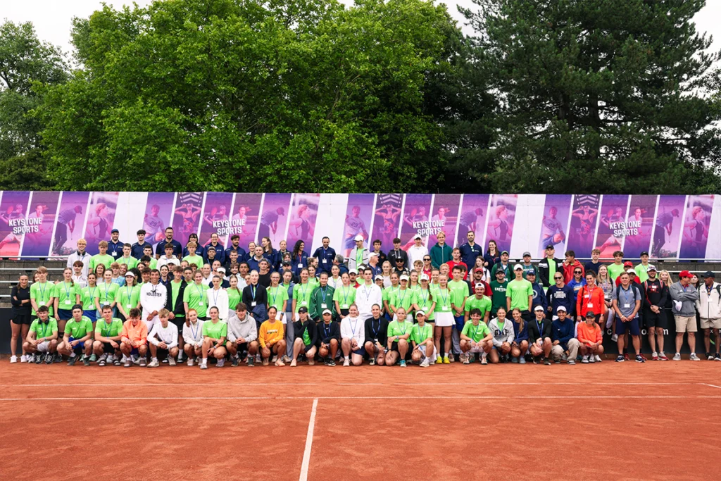 Spillere og Keystone Sports-team på tennis showcase