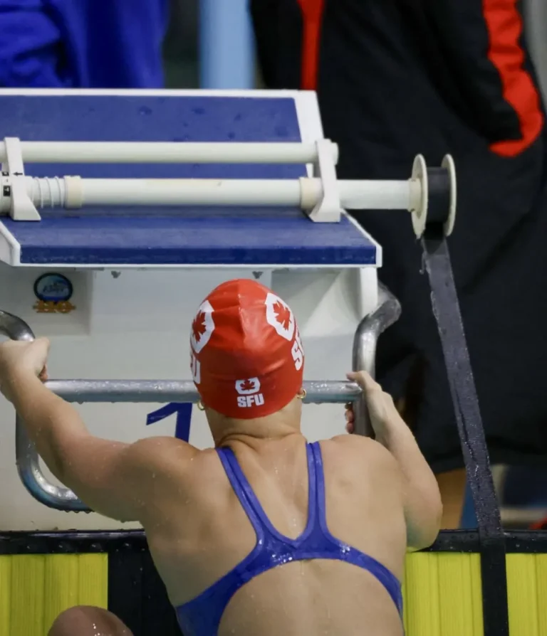 Ella Magnussen college swimming